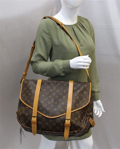 louis vuitton monogram saumur 43